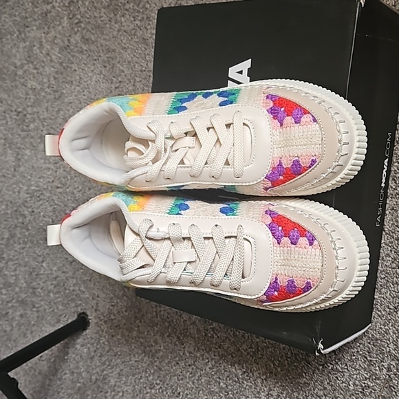 FashionNova Becca Sneakers  Muilt color  Sz 11 Preowned - Picture 1 of 5